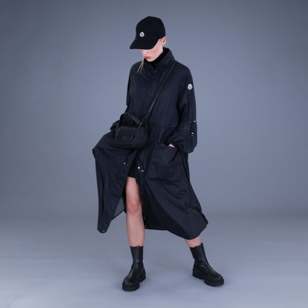 w20-moncler-lans-ss24-regenjacke-raincoat-black-kleid-einkaufen-silbermann-fashion-dresden-store-shopping-shop-modehaus-luxury-1059