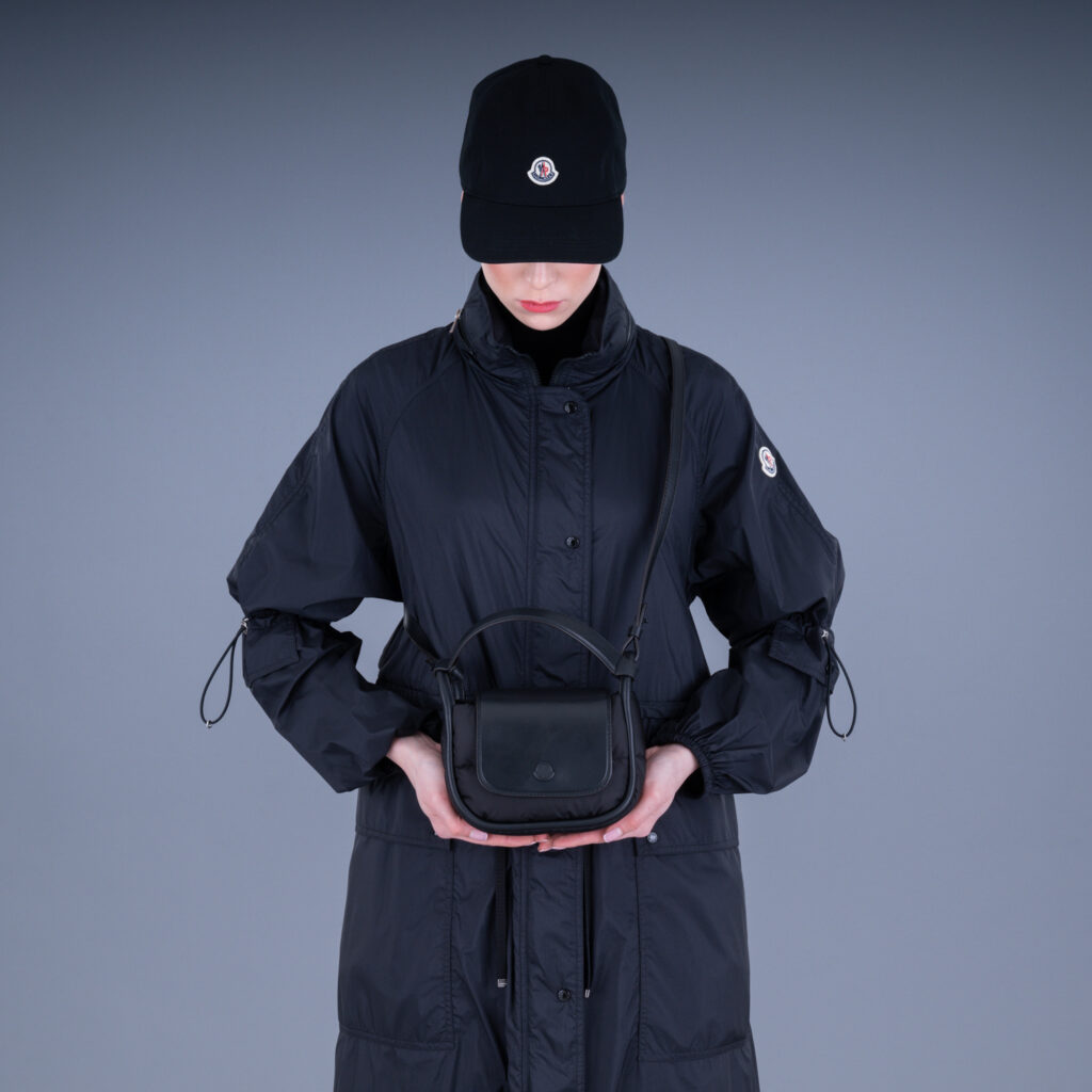 w20-moncler-lans-ss24-regenjacke-raincoat-black-kleid-einkaufen-silbermann-fashion-dresden-store-shopping-shop-modehaus-luxury-1070